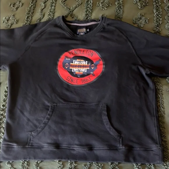 Pendleton Graphic sweatshirt with Red and Black Design - Picture 3 of 5